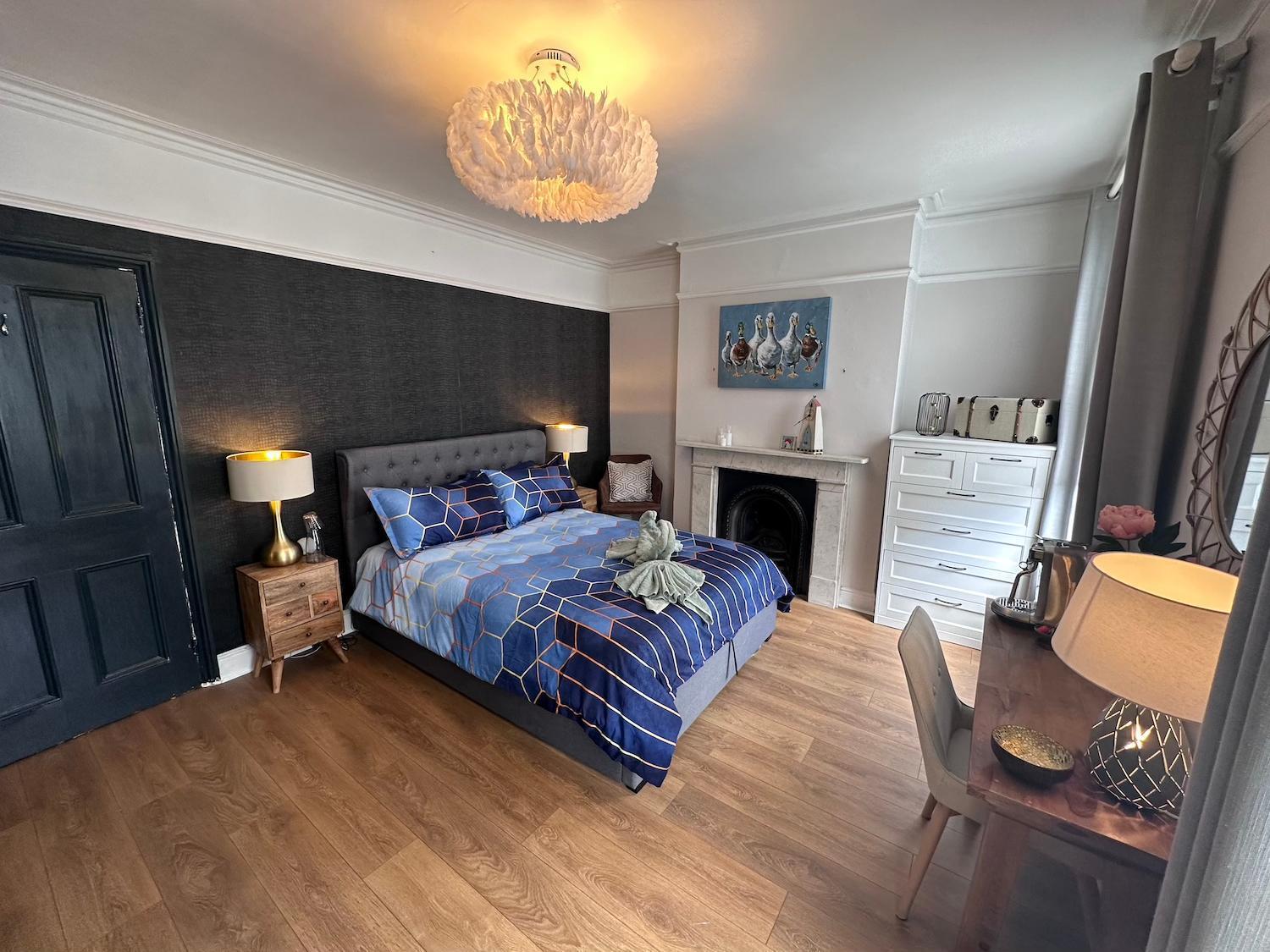 Large Bedroom In Beautiful House Λονδίνο Εξωτερικό φωτογραφία