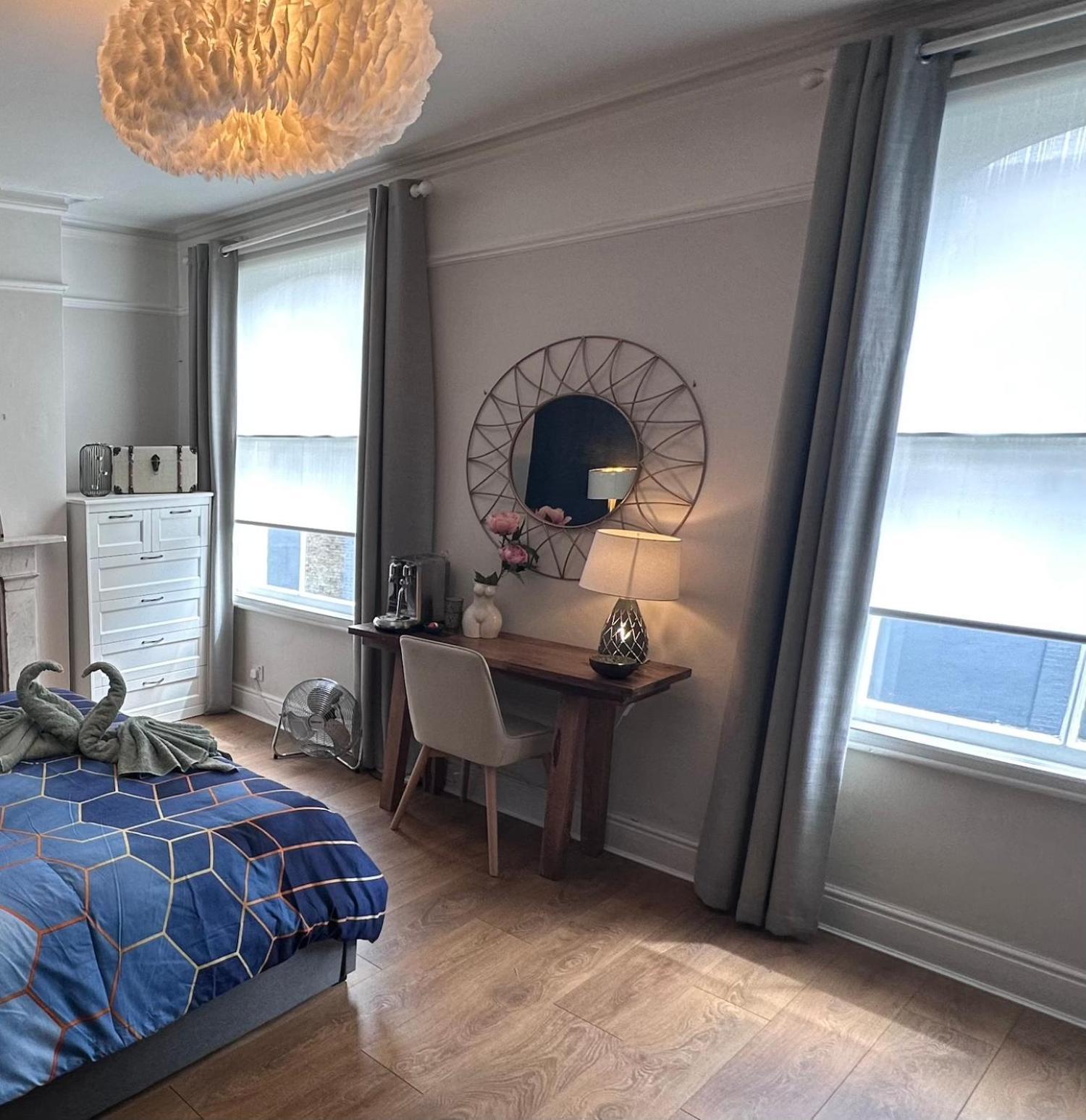 Large Bedroom In Beautiful House Λονδίνο Εξωτερικό φωτογραφία